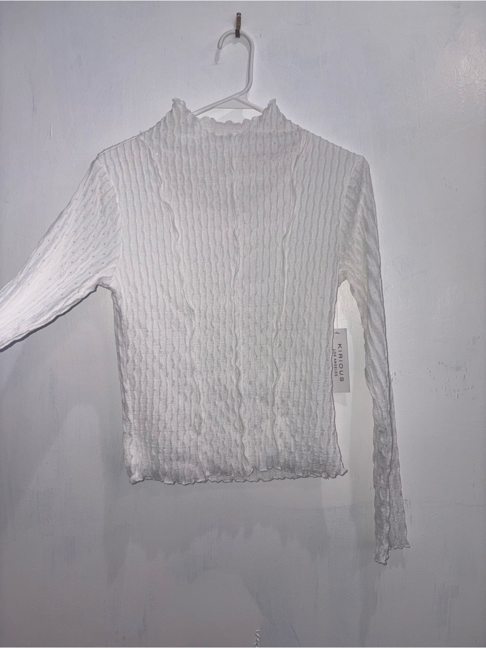 Woman’s Kirious Los Angeles, long-sleeve crinkle stretch top